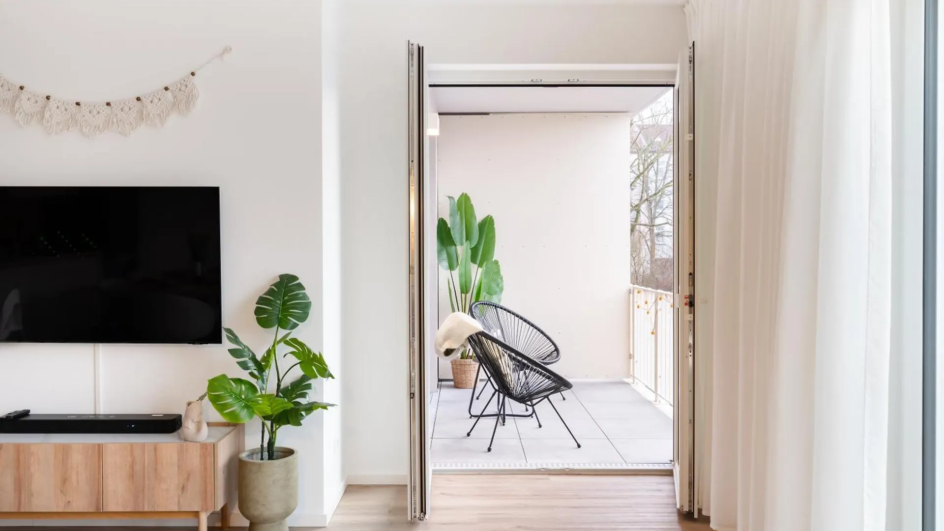 Premium-Apartment Mit Balkon - Perfekt Fuer Familien, Gruppen Und Geschaeftsreisende - Zaya Stays Leipzig 0*,