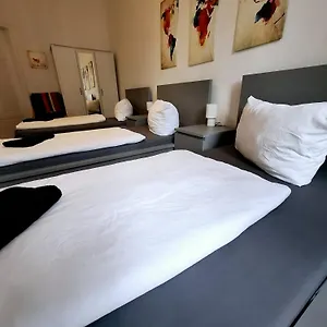 Altbau-schmuckstück An Der Karli Mit Riesigem Balkon Leipzig